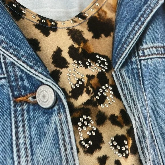 NWOT Super Fun Graphic Shirt! - Picture 9 of 9